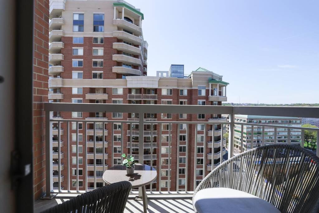 Bright Apartment Walk To Ballston Metro Arlington Eksteriør bilde