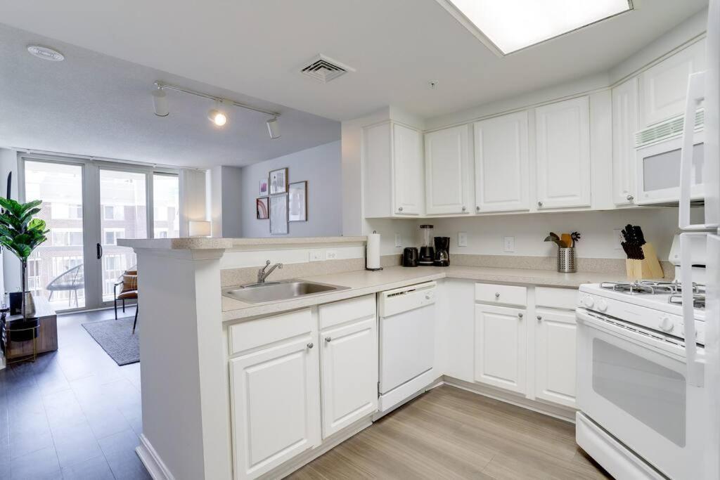 Bright Apartment Walk To Ballston Metro Arlington Eksteriør bilde